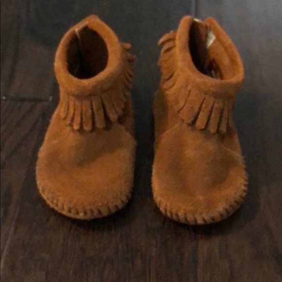 minnetonka baby shoes